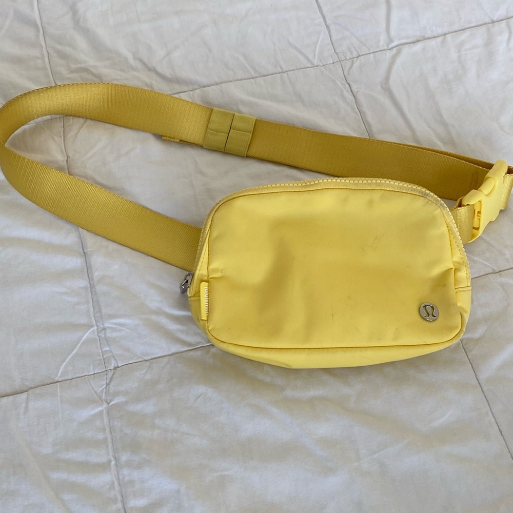Lululemon 1L Everywhere Belt Bag in Sunny Yellow